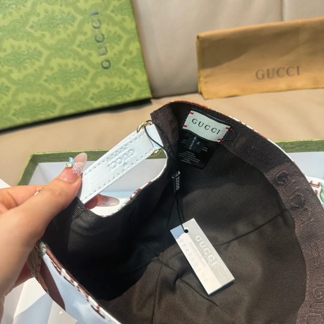 p90, Gucci (Gucci) new original baseball cap, Gucci north print, counter 1:1, imported canvas + first-layer cowhide, popular purchasing agent, versatile style for men and women, great quality! The basic head circumference is 56cm, and the patch is adjustable.