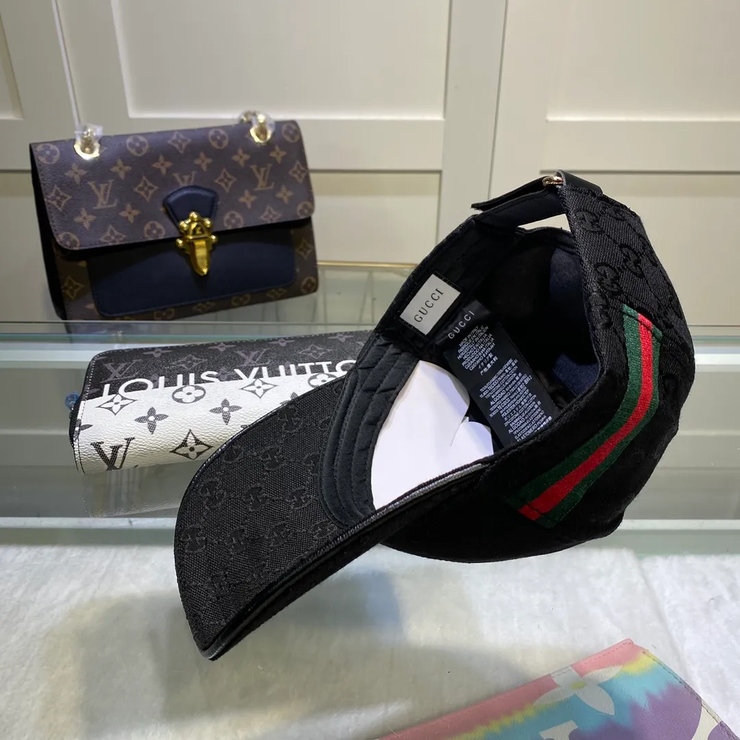 P80💰Gucci Baseball Cap GUCCI🧢Original quality is now available 🔥🎩 The craftsmanship is very exquisite, high-end and classy! Low-key luxury, easy to carry! Running volume! 【68211469】