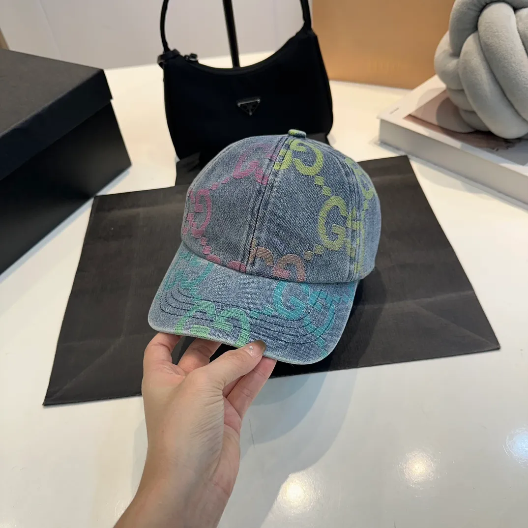 P56 Gucci Baseball Cap♥️GUCCI🧢New product from the official website, baseball cap, original quality, hot arrival 🔥🎩 The craftsmanship is very exquisite, high-end and classy! Low-key luxury, easy to carry! Running volume!