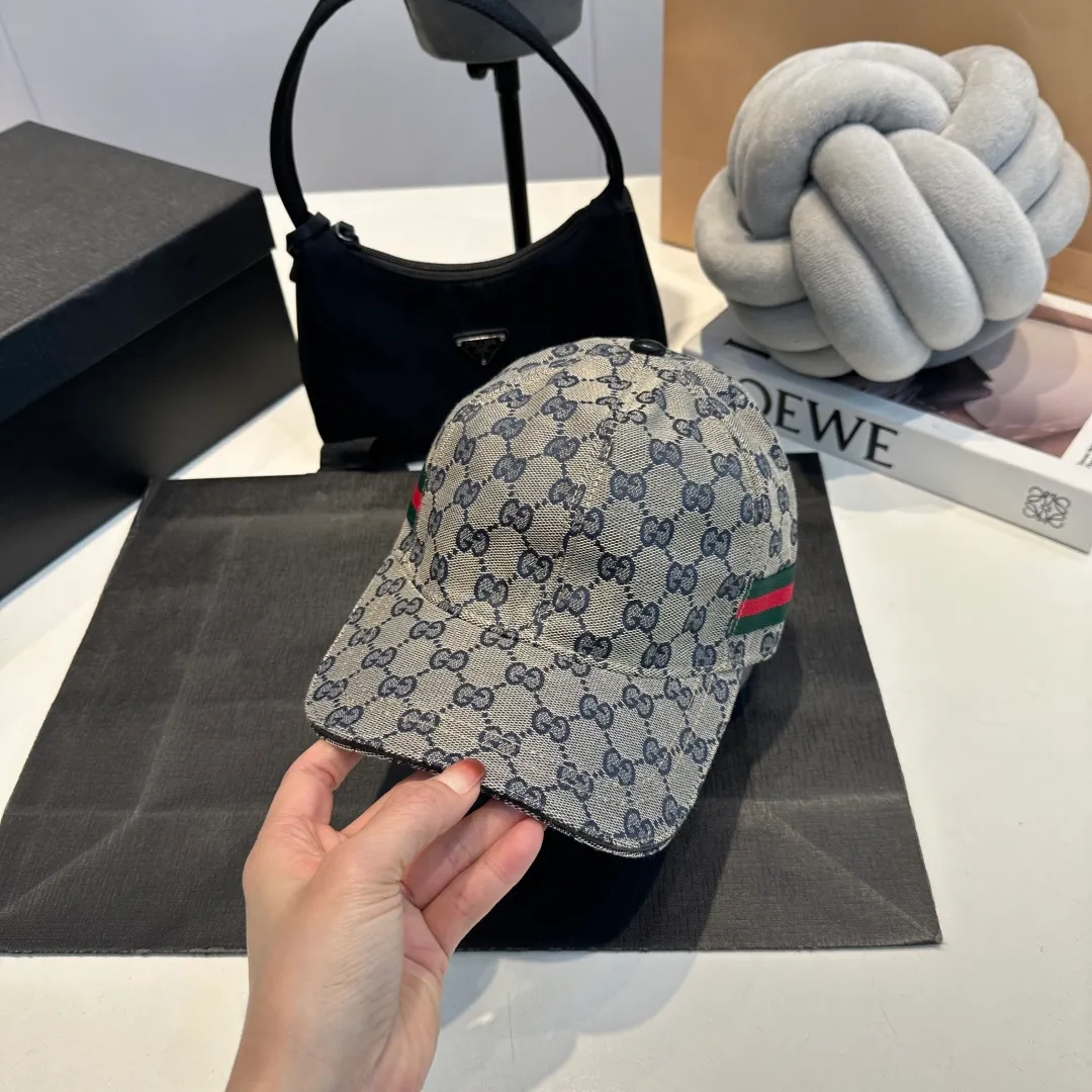 P60 Gucci (Gucci) classic original baseball cap😍Customized with 1:1 mold opening at the counter, the highest version, the original canvas is light and breathable! Photographed in real life, suitable for men and women in all seasons, basic head circumference 56cm, adjustable patches.