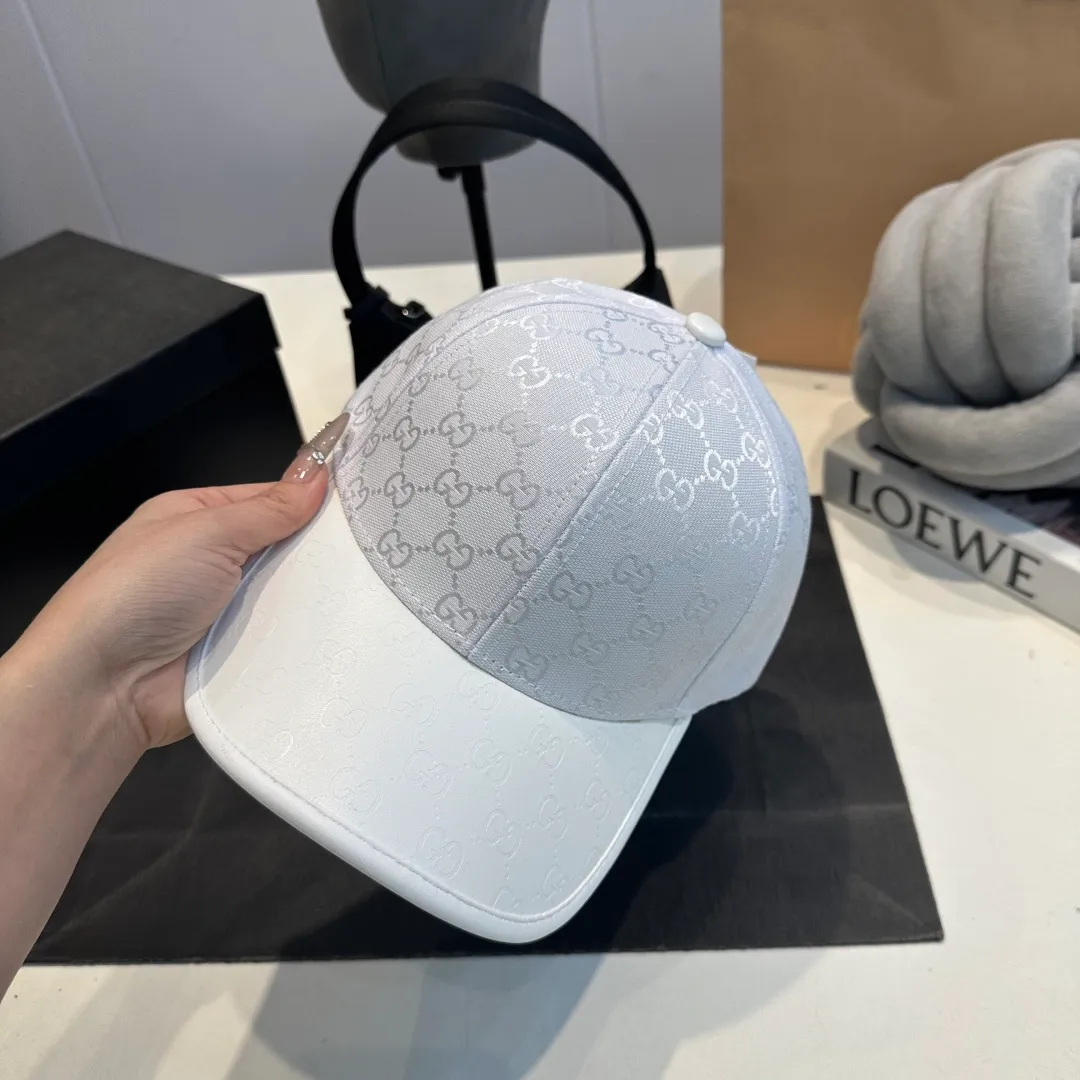 P56 Gucci Baseball Cap♥️GUCCI🧢New product from the official website, baseball cap, original quality, hot arrival 🔥🎩 The craftsmanship is very exquisite, high-end and classy! Low-key luxury, easy to carry! Running volume!