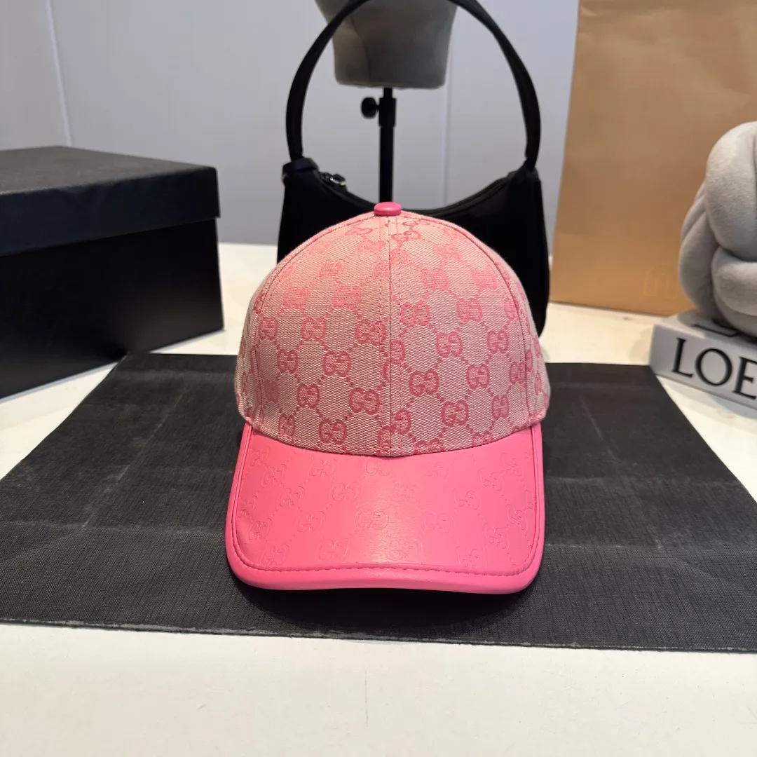 P56 Gucci Baseball Cap♥️GUCCI🧢New product from the official website, baseball cap, original quality, hot arrival 🔥🎩 The craftsmanship is very exquisite, high-end and classy! Low-key luxury, easy to carry! Running volume!