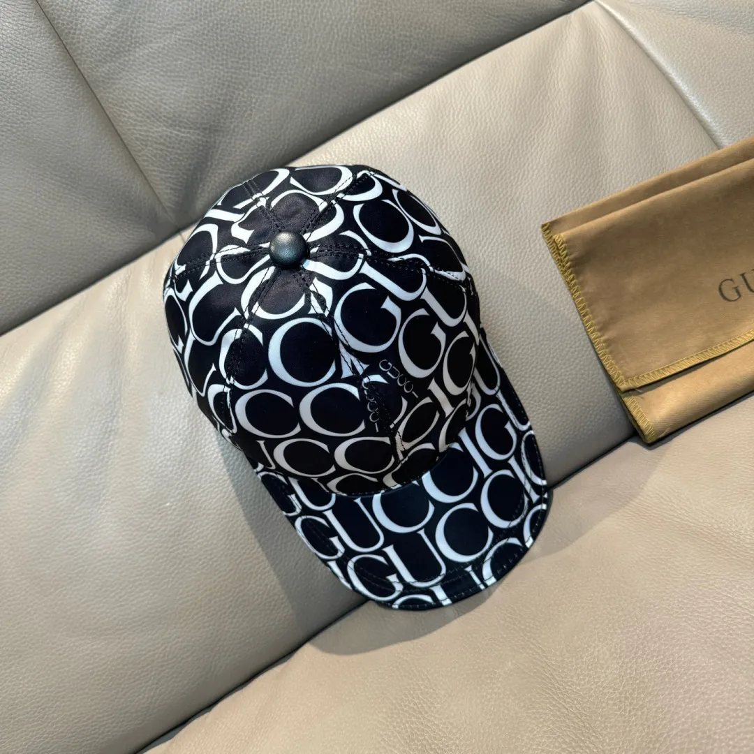 p90, Gucci (Gucci) new original baseball cap, GUCCI silk screen printing, 1:1 mold opening and customization at the counter, original canvas fabric + first layer of cowhide, pure cotton lining, light and breathable! The quality is great, the basic head circumference is 56cm, and the patch is adjustable.