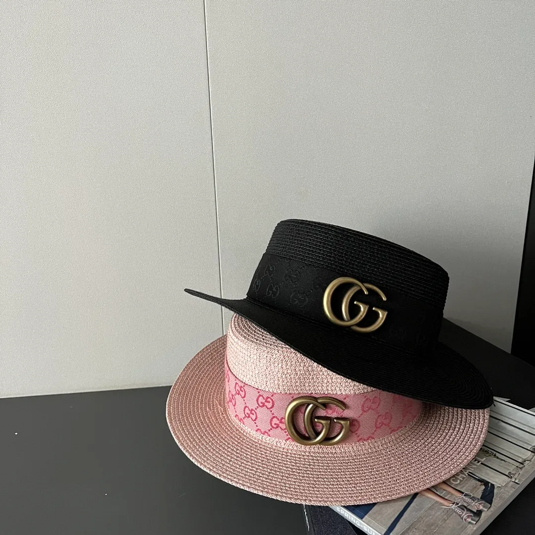 The running price is P136 22SS🛒 Gucci’s latest presbyopic flat-top straw hat. Highly recommended‼ ️ The real thing is super good-looking and very special. The retro aesthetics is in place ~ full of presbyopia and exquisite hardware, exquisite and high-end! Fashionable and practical✌️