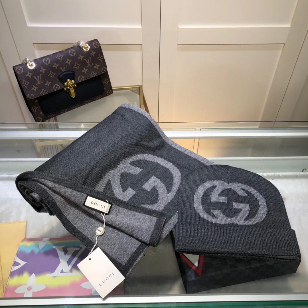 P170 comes with original dust bag 🆕🆕🆕 (not common goods in the market) GUCCI official website new wool cashmere suit series 🌟hat + scarf, official website synchronization, (same style for men and women) high quality, original fabric is very high-end, casual and versatile, simple yet elegant style, not to be missed!
