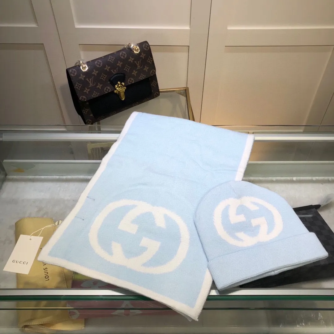 P170 comes with original dust bag 🆕🆕🆕 (not common goods in the market) GUCCI official website new wool cashmere suit series 🌟hat + scarf, official website synchronization, (same style for men and women) high quality, original fabric is very high-end, casual and versatile, simple yet elegant style, not to be missed!