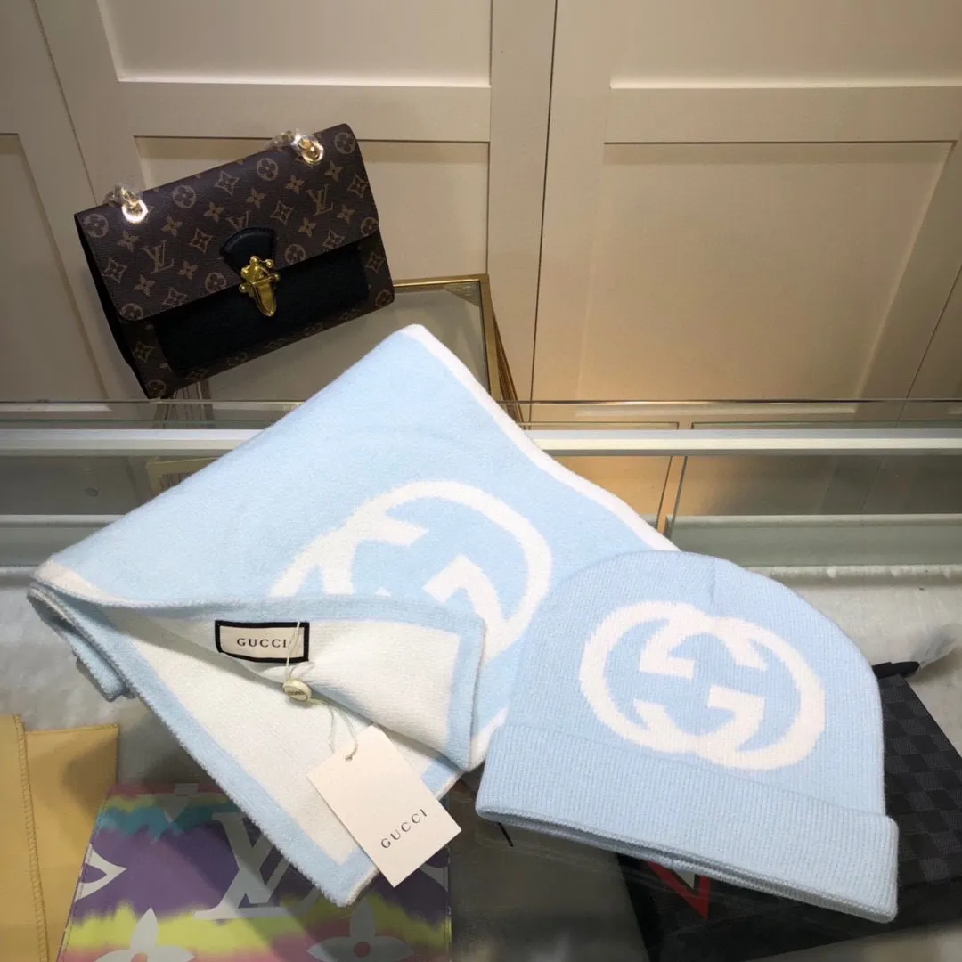 P170 comes with original dust bag 🆕🆕🆕 (not common goods in the market) GUCCI official website new wool cashmere suit series 🌟hat + scarf, official website synchronization, (same style for men and women) high quality, original fabric is very high-end, casual and versatile, simple yet elegant style, not to be missed!