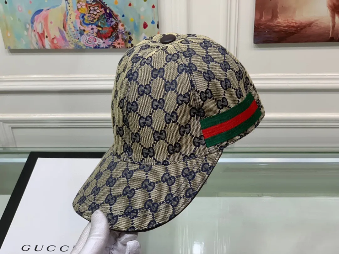 🉐1.1 million classic models are now available in new colors! 😄Gucci (Gucci) classic original baseball cap, 1:1 mold customization at the counter, the highest version, original canvas + first-layer cowhide, pure cotton lining, light and breathable! Photographed in real life, suitable for men and women in all seasons, basic head circumference 56cm, adjustable patches.