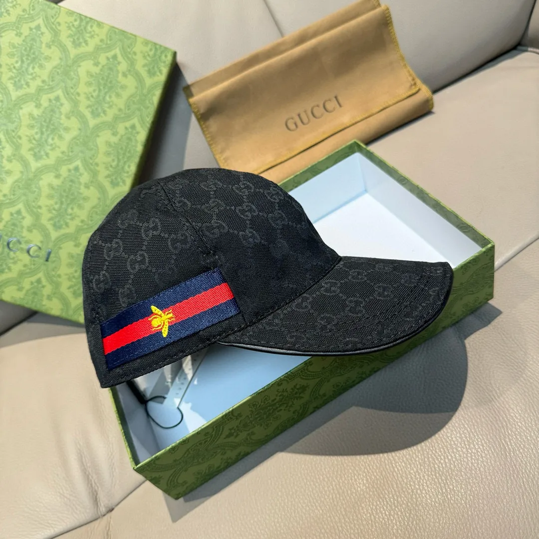 p90 ten thousand year classic model shipped!   , Gucci (Gucci) classic original baseball cap, bee webbing, 1:1 mold opening and customization at the counter, the highest version, original canvas + first-layer cowhide, pure cotton lining, light and breathable! Photographed in real life, suitable for men and women in all seasons, basic head circumference 56cm, adjustable patches.