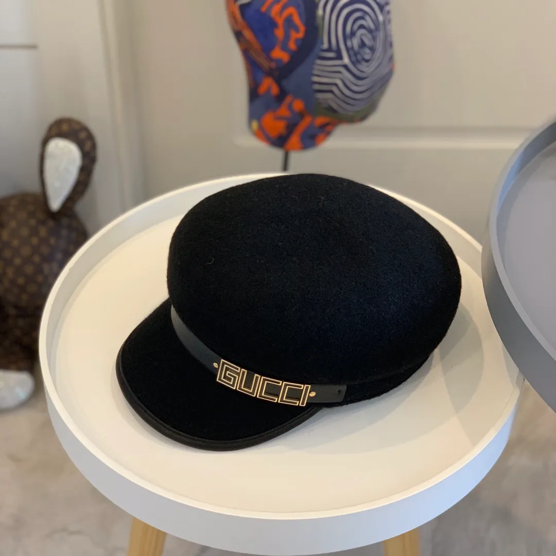 P180 Gucci wool wool military hat, simple and luxurious style, classic double G bee LOGO, leather brim, versatile style, warm and concave shape must-have item! Many Internet celebrity network anchors must join! Material: 100% wool Head circumference: 57cm
