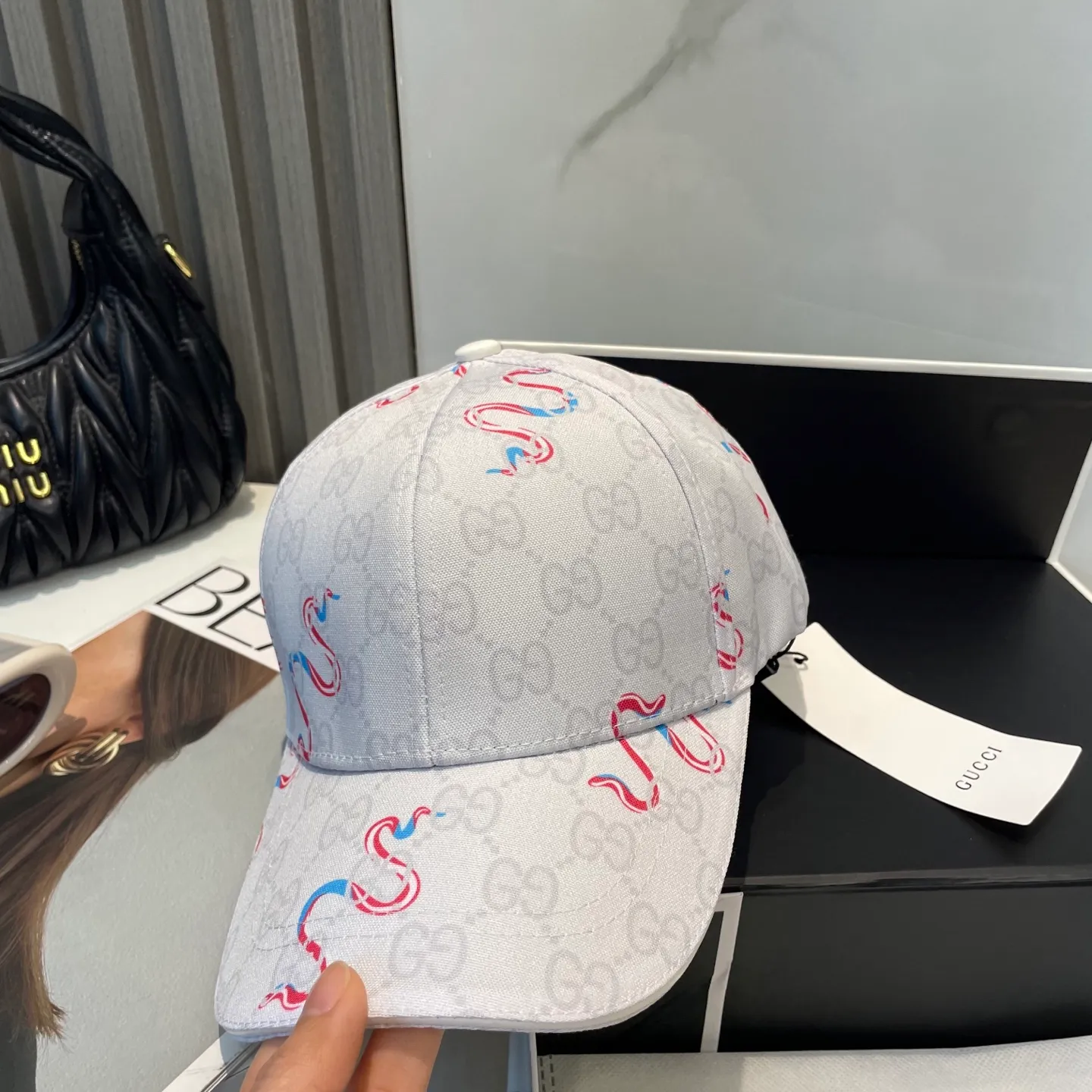 P60 Gucci new original baseball cap 🧢, exquisite and pure, stylish and stylish, cool and fashionable, out of stock at the counter, popular, great quality