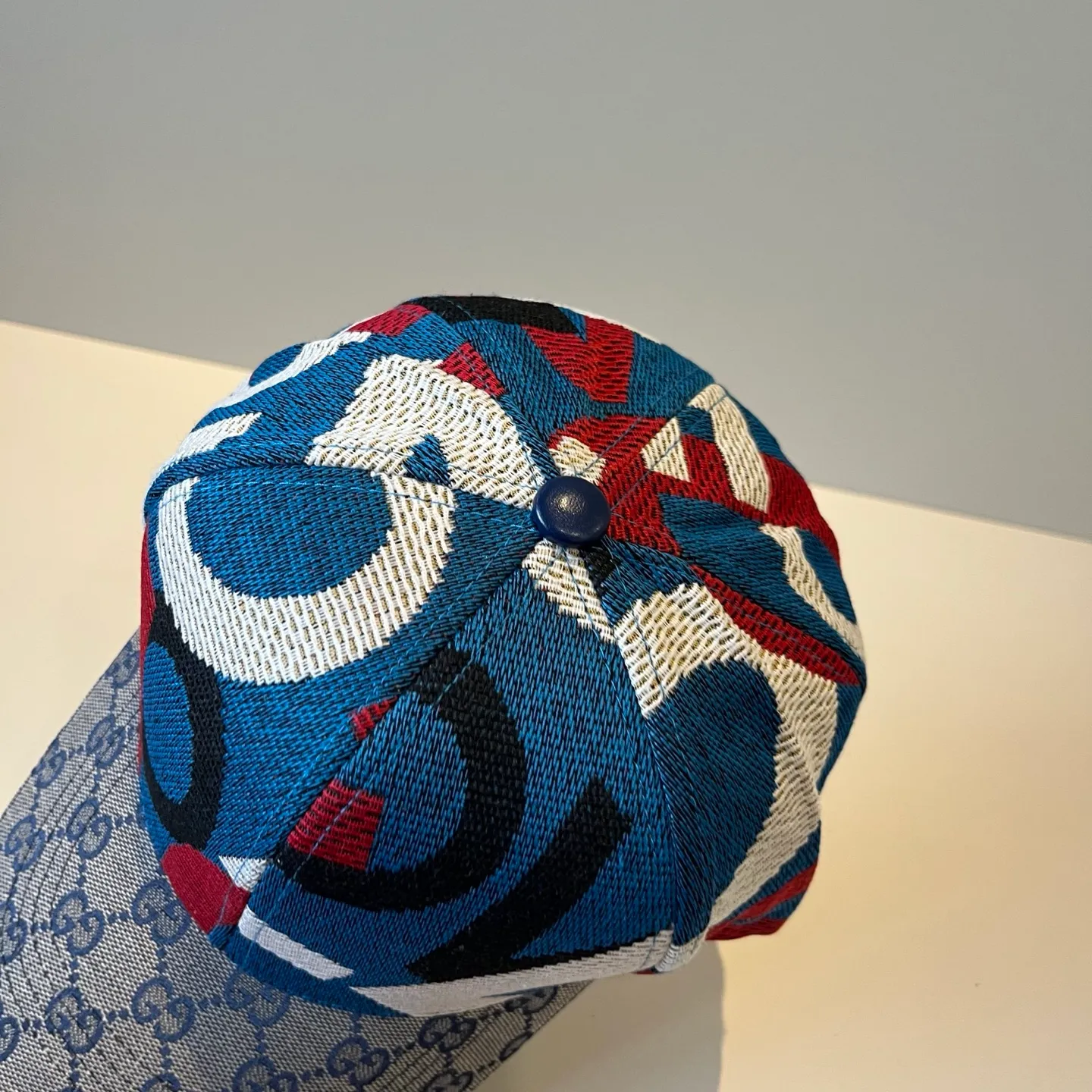 P60 Gucci Baseball Cap♥️GUCCI🧢New product from the official website, baseball cap, original quality, very popular 🔥🎩 The craftsmanship is very exquisite, high-end and classy! Low-key luxury, easy to carry! Running volume!