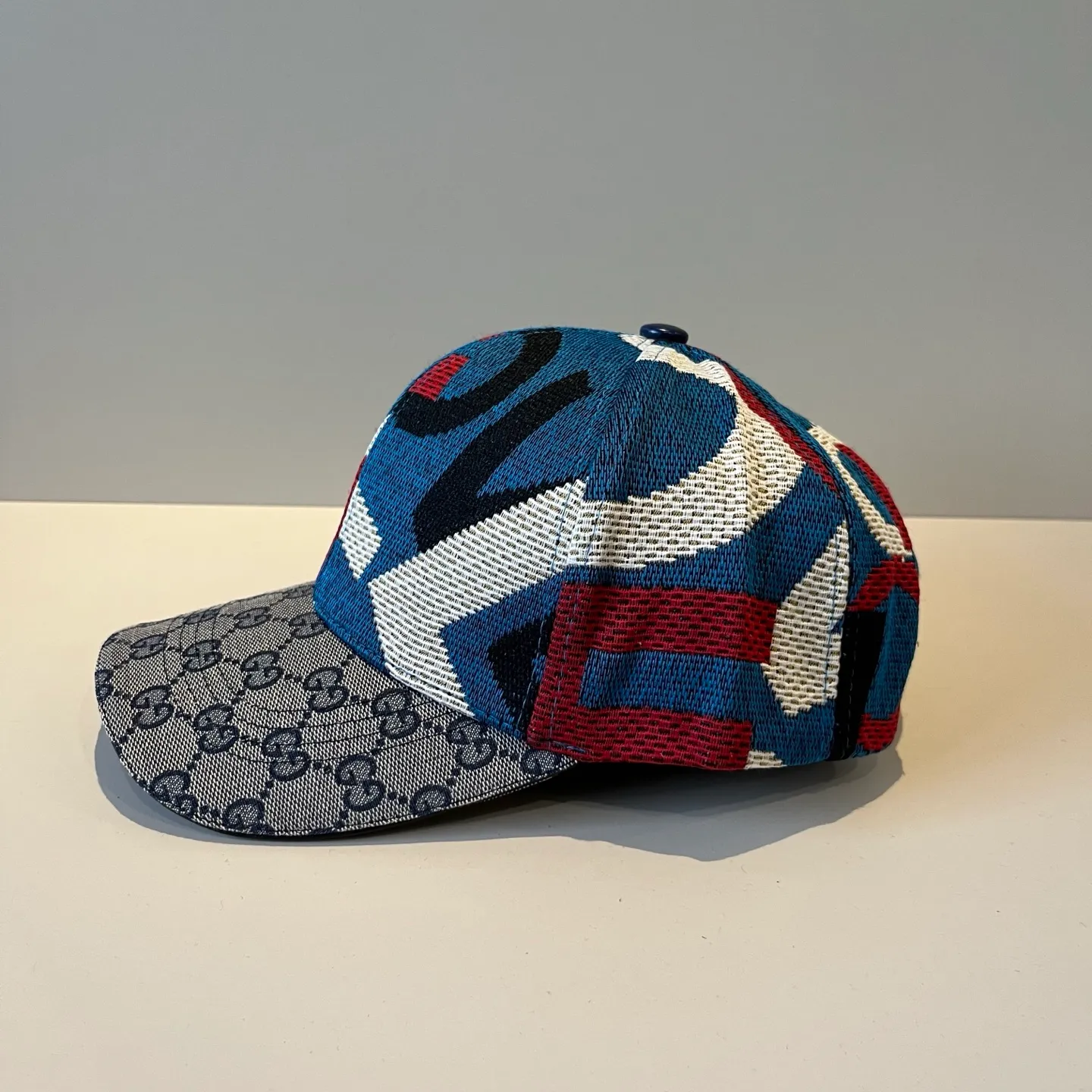 P60 Gucci Baseball Cap♥️GUCCI🧢New product from the official website, baseball cap, original quality, very popular 🔥🎩 The craftsmanship is very exquisite, high-end and classy! Low-key luxury, easy to carry! Running volume!