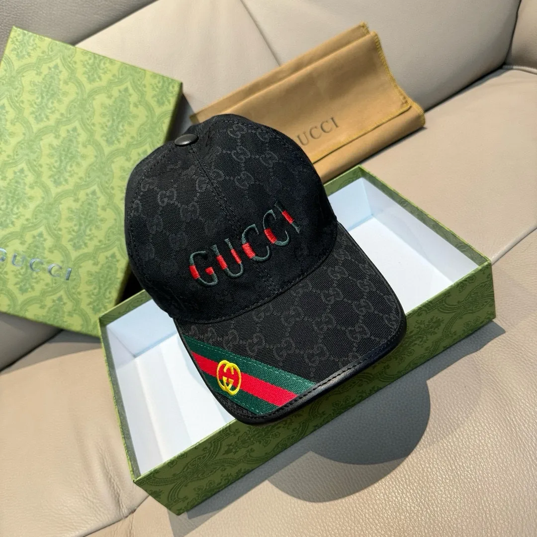 ,, Gucci (Gucci) new original single baseball cap, double G webbing. 1:1 mold customization, heavy embroidery, details comparable to those at counters, original canvas fabric + first layer cowhide, excellent quality! The first choice for handsome men and beautiful women, fashionable and versatile. The basic head circumference is 56cm, and the patch is adjustable.