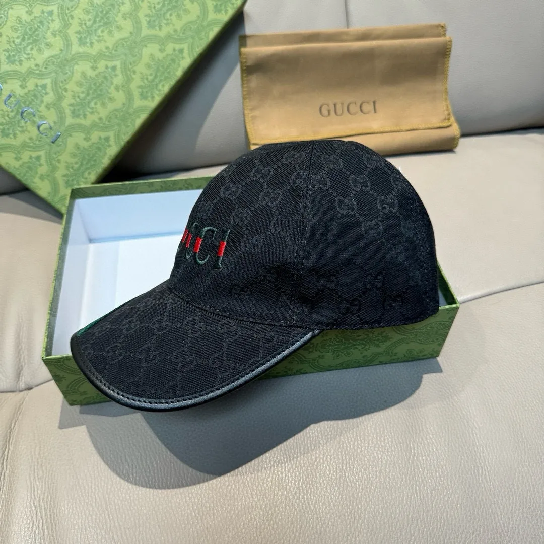 ,, Gucci (Gucci) new original single baseball cap, double G webbing. 1:1 mold customization, heavy embroidery, details comparable to those at counters, original canvas fabric + first layer cowhide, excellent quality! The first choice for handsome men and beautiful women, fashionable and versatile. The basic head circumference is 56cm, and the patch is adjustable.