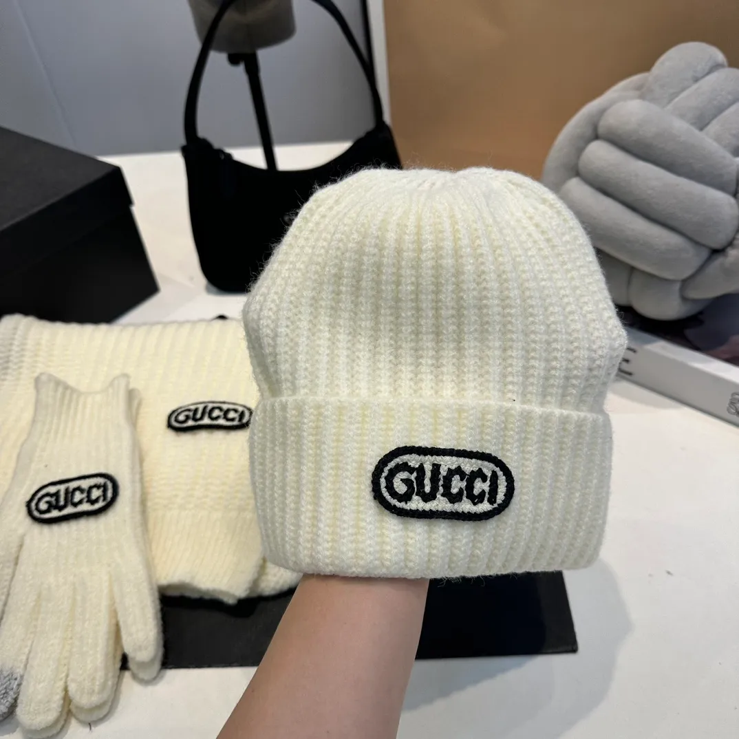 P180 Gucci Gucci three-piece set👏rabbit wool + cashmere knitted scarf and hat set, warm and fashionable, comfortable and soft texture, versatile style💑unisex, couple style