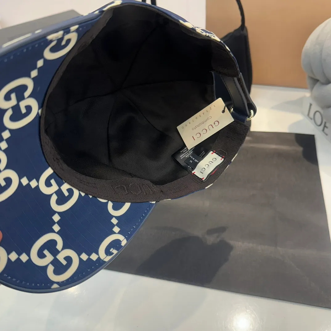 P80 Gucci (Gucci) new spring and summer original baseball cap, logo webbing, 1:1 mold customization, original canvas fabric + first-layer cowhide, popular purchasing agent, versatile style for men and women, great quality! Basic head circumference 56, adjustable patch