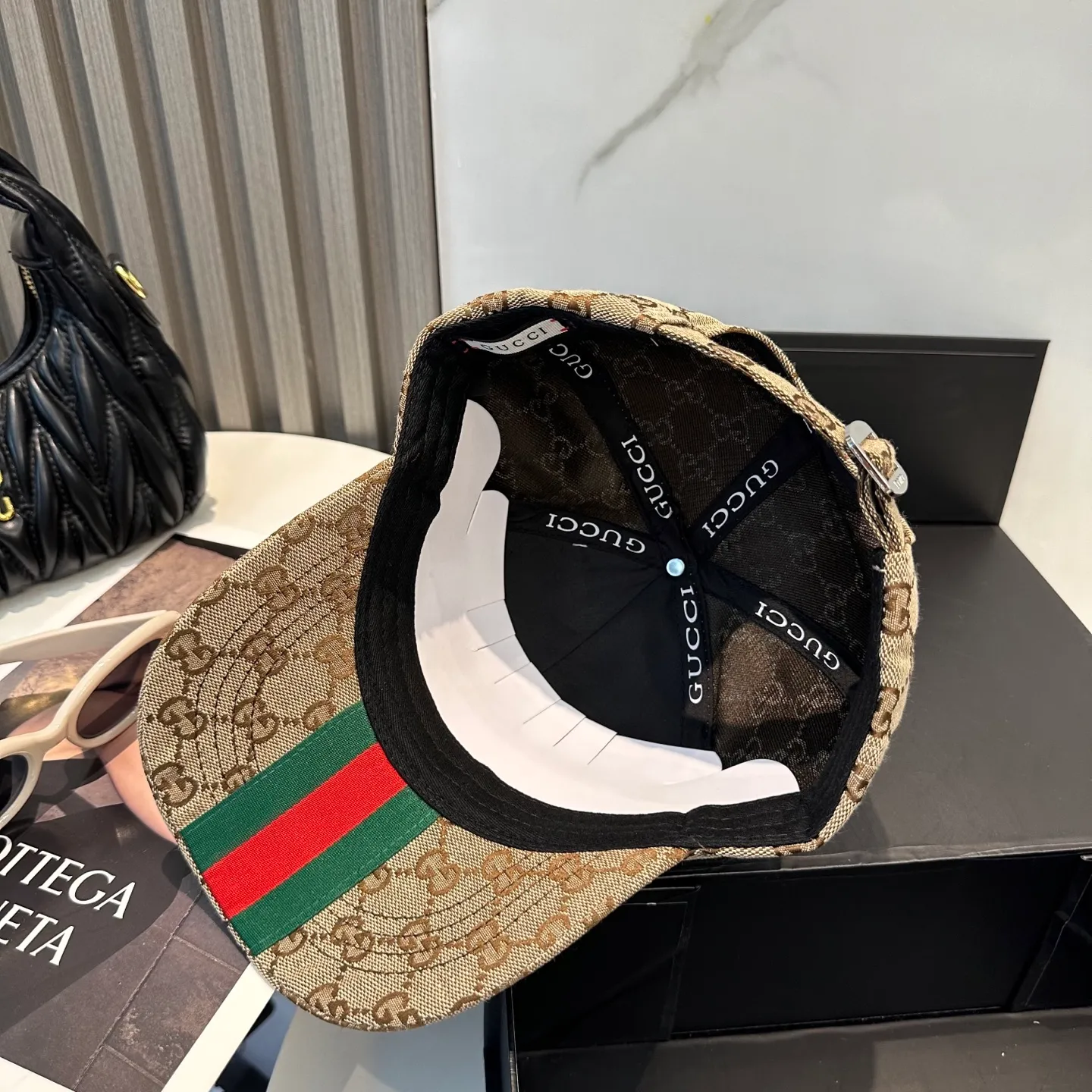 P60💰Gucci Baseball Cap♥️GUCCI🧢Official new product, baseball cap, original quality, hot arrival 🔥🎩 The craftsmanship is very exquisite, high-end and classy! Low-key luxury, easy to carry! Running volume!