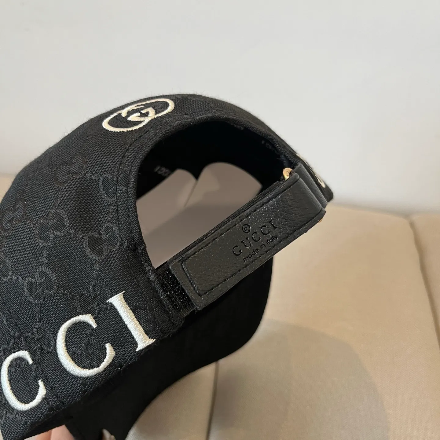 P56 Gucci Baseball Cap♥️GUCCI🧢New product from the official website, baseball cap, original quality, hot arrival 🔥🎩 The craftsmanship is very exquisite, high-end and classy! Low-key luxury, easy to carry! Running volume!