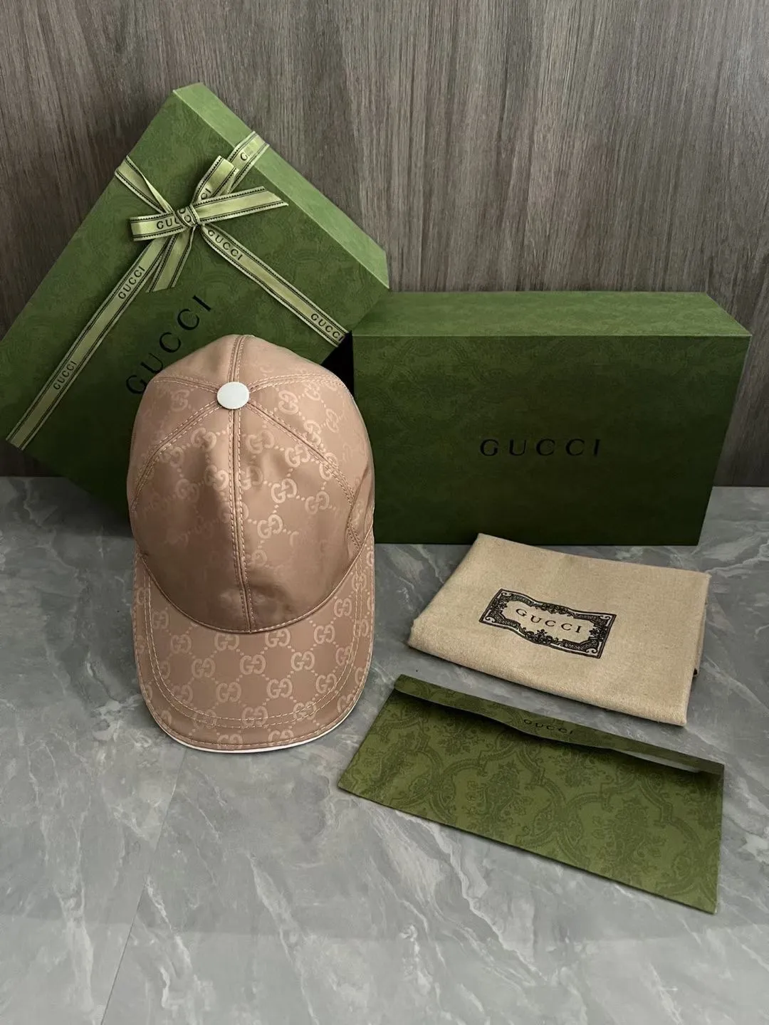 🉐90 Gucci (Gucci) classic original baseball cap 😍1:1 mold opening and customization at the counter, the highest version, original canvas + first-layer cowhide, pure cotton lining, light and breathable! Photographed in real life, suitable for men and women in all seasons, basic head circumference 56cm, adjustable patches.