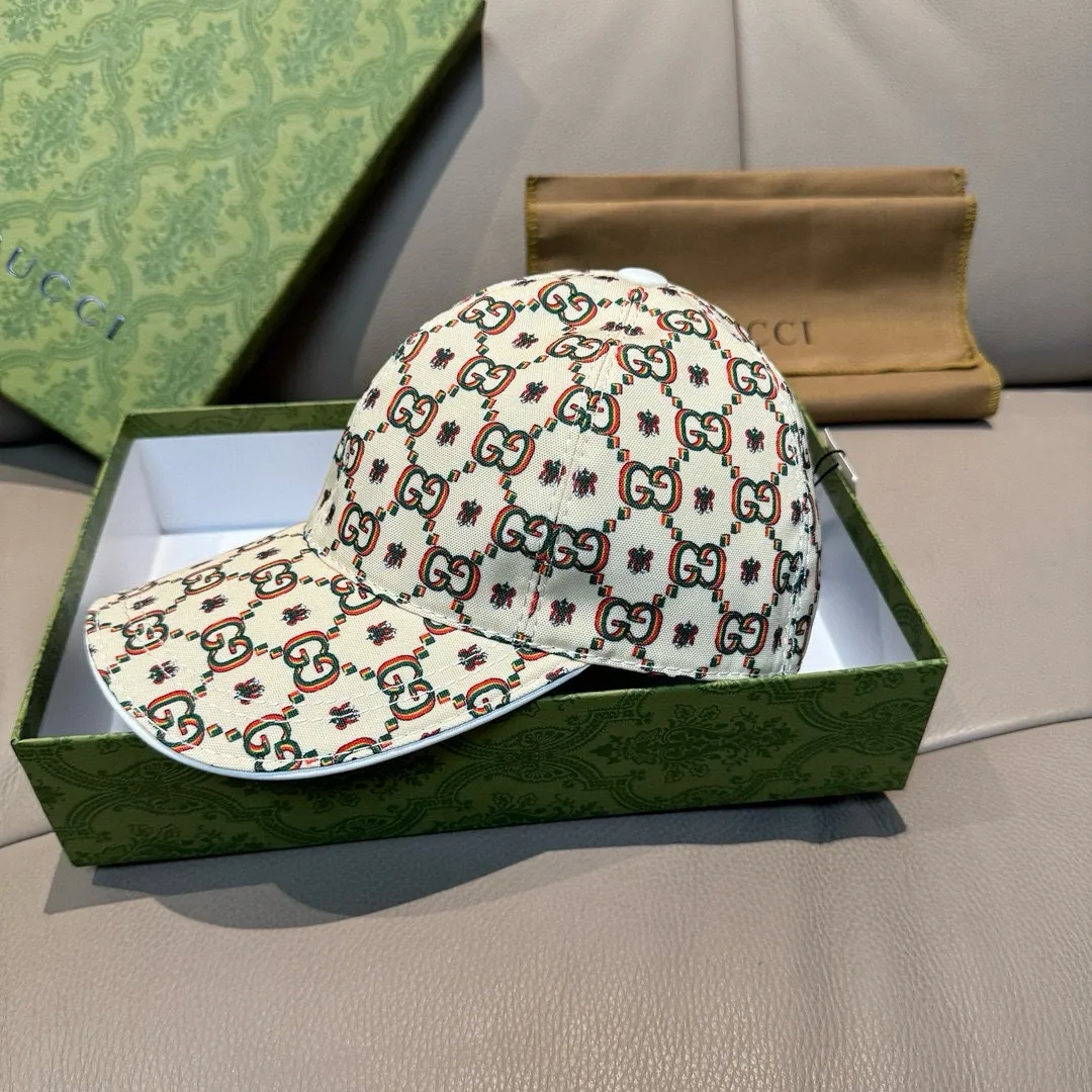 P90 new model shipped, Gucci (Gucci) new original baseball cap, double G insect print, counter 1:1, imported canvas + first layer cowhide, popular for purchasing, versatile style for men and women, great quality! The basic head circumference is 56cm, and the patch is adjustable.