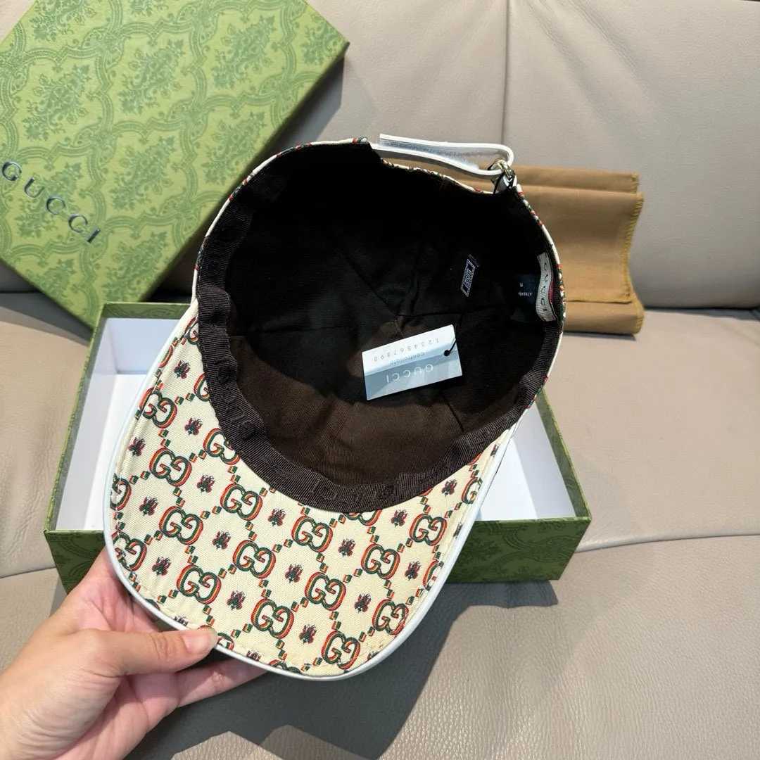 P90 new model shipped, Gucci (Gucci) new original baseball cap, double G insect print, counter 1:1, imported canvas + first layer cowhide, popular for purchasing, versatile style for men and women, great quality! The basic head circumference is 56cm, and the patch is adjustable.