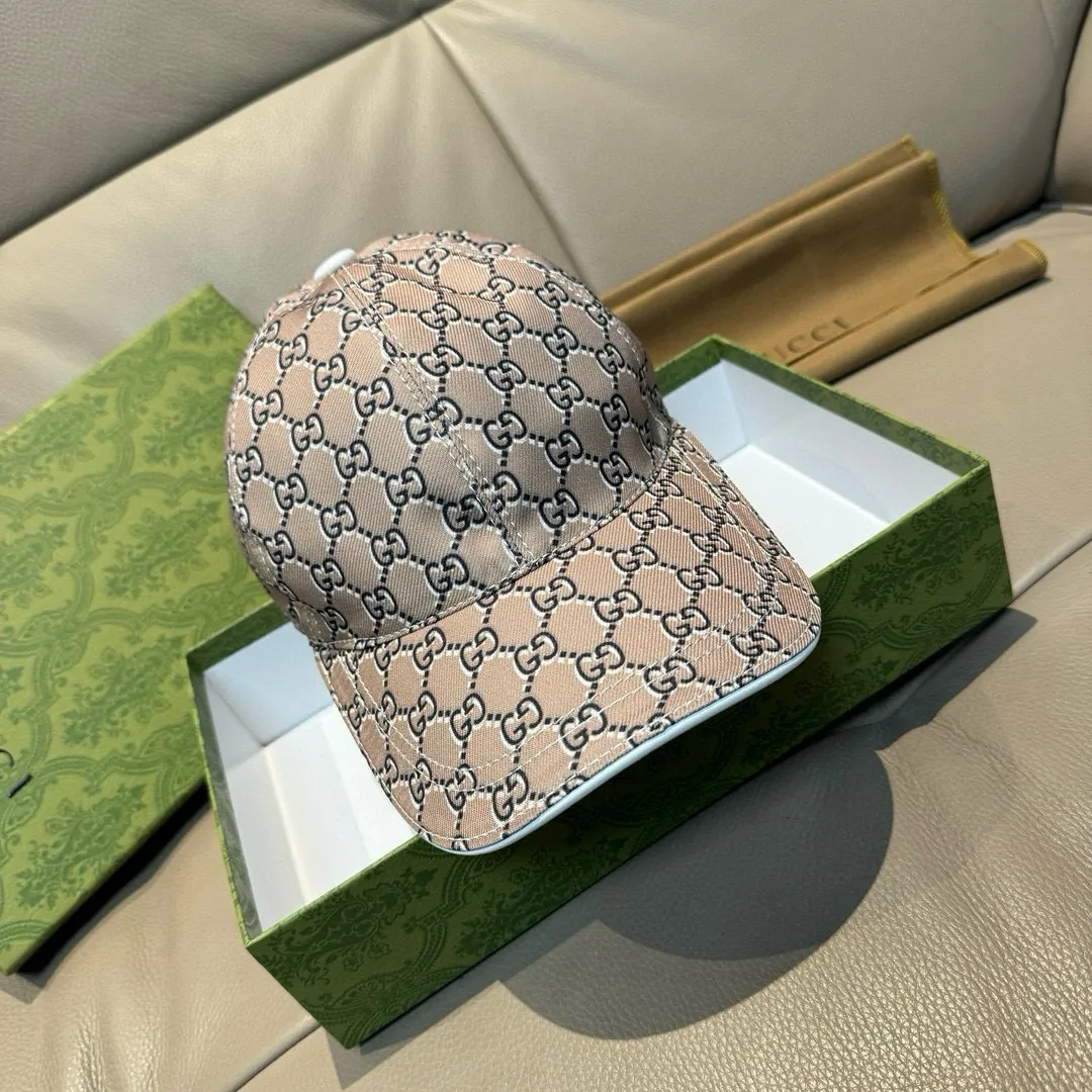 p90, Gucci (Gucci) new original baseball cap, silk screen logo, 1:1 mold opening and customization at the counter, original canvas fabric + first layer of cowhide, pure cotton lining, light and breathable! The quality is great, the basic head circumference is 56cm, and the patch is adjustable.