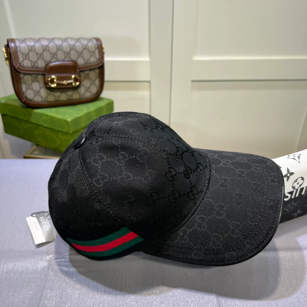 p90💰10,000-year-old classic model is shipped! Gucci (Gucci) classic original baseball cap 😍😍Customized at the 1:1 counter mold, the highest version, original canvas + first layer of cowhide, pure cotton lining, light and breathable! Photographed in real life, suitable for men and women in all seasons, basic head circumference 56cm, adjustable patches.