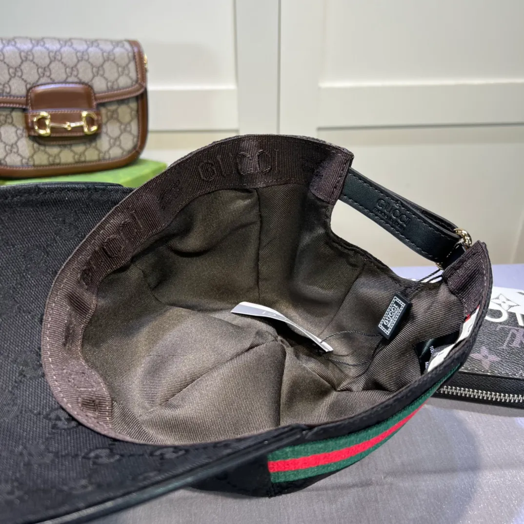 p90💰10,000-year-old classic model is shipped! Gucci (Gucci) classic original baseball cap 😍😍Customized at the 1:1 counter mold, the highest version, original canvas + first layer of cowhide, pure cotton lining, light and breathable! Photographed in real life, suitable for men and women in all seasons, basic head circumference 56cm, adjustable patches.