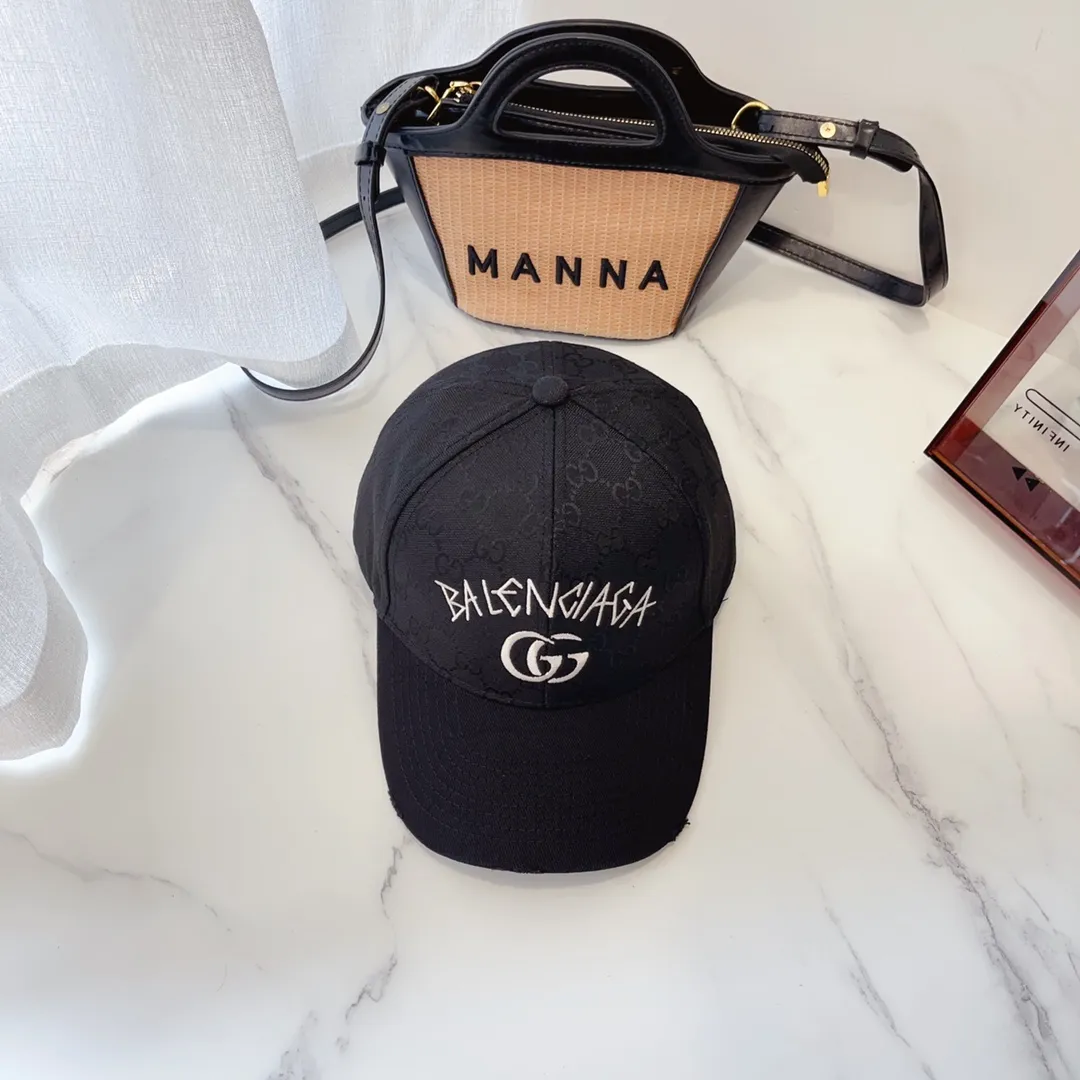 Running volume 🉐56 Gucci&Balenciaga joint baseball cap, latest joint logo, cotton fabric, comfortable and breathable, great shape! Easy to control for men and women!