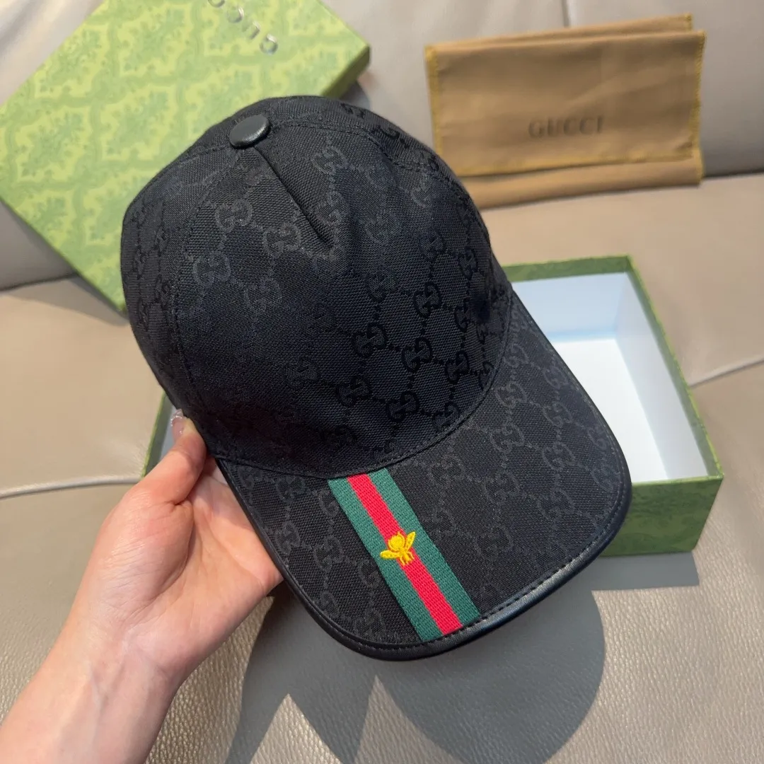 p90, Gucci's latest original baseball cap, bee webbing. 1:1 mold opening and customization at the counter, the highest version, original canvas fabric + first-layer cowhide, light and breathable! Photographed in real life, suitable for men and women in all seasons, basic head circumference 56cm, adjustable patches.