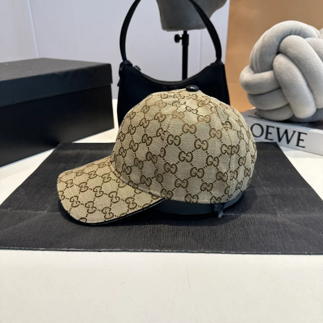P60 Gucci (Gucci) classic original baseball cap😍Customized with 1:1 mold opening at the counter, the highest version, the original canvas is light and breathable! Photographed in real life, suitable for men and women in all seasons, basic head circumference 56cm, adjustable patches.