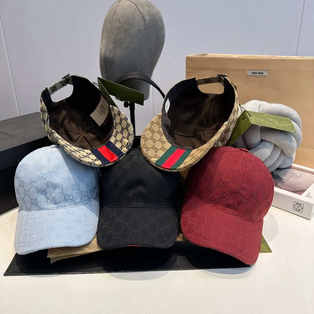 P1 million classic model shipped in new colors! Comes with a box bag, Gucci's classic original baseball cap😍😍Customized at a 1:1 mold at the counter, the highest version, original canvas fabric + first-layer cowhide, light and breathable! Photographed in real life, suitable for men and women in all seasons, basic head circumference 56cm, adjustable patches.