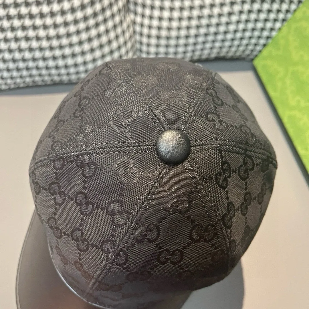 Batch 90, Gucci (Gucci) new original baseball cap, canvas and leather, best-selling model at the counter, 1:1 mold customization, original canvas fabric + first-layer cowhide, fashionable and handsome! The quality is great, the basic head circumference is 56cm, and the patch is adjustable.