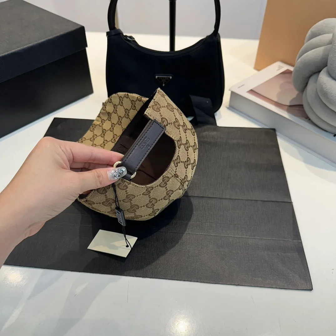 P90 Gucci (Gucci) classic original baseball cap, logo webbing counter 1:1 mold customization, the highest version, original canvas + first layer of cowhide, pure cotton lining, light and breathable! Actual shot, suitable for men and women in all seasons, basic head circumference 56cm, adjustable patches