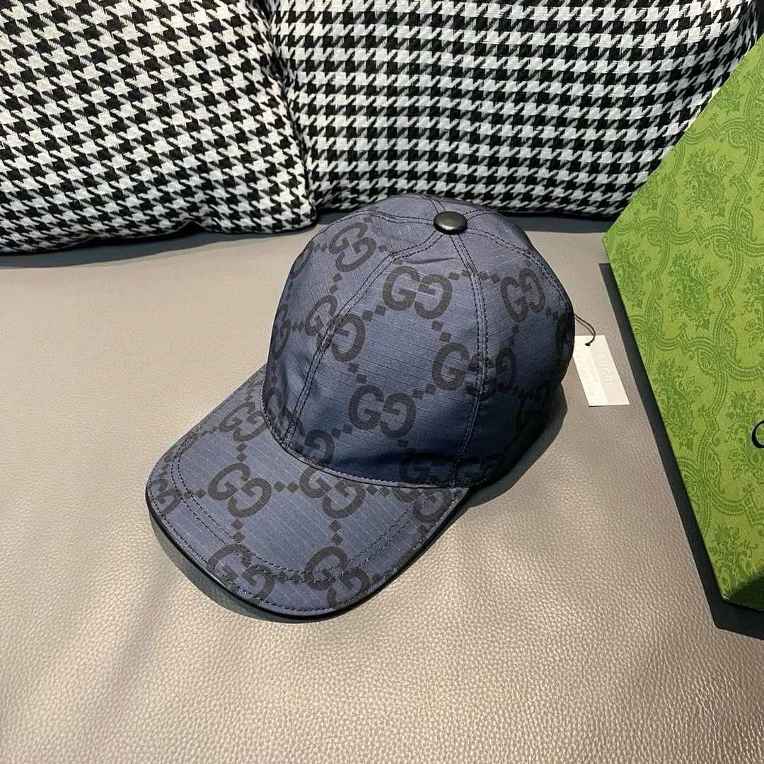 P90 new model shipped from the official website, Gucci's latest original baseball cap, large double G, 1:1 mold customization at the counter, perfect alignment, original canvas fabric + first-layer cowhide, light and breathable! The basic head circumference is 56cm, and the patch is adjustable.
