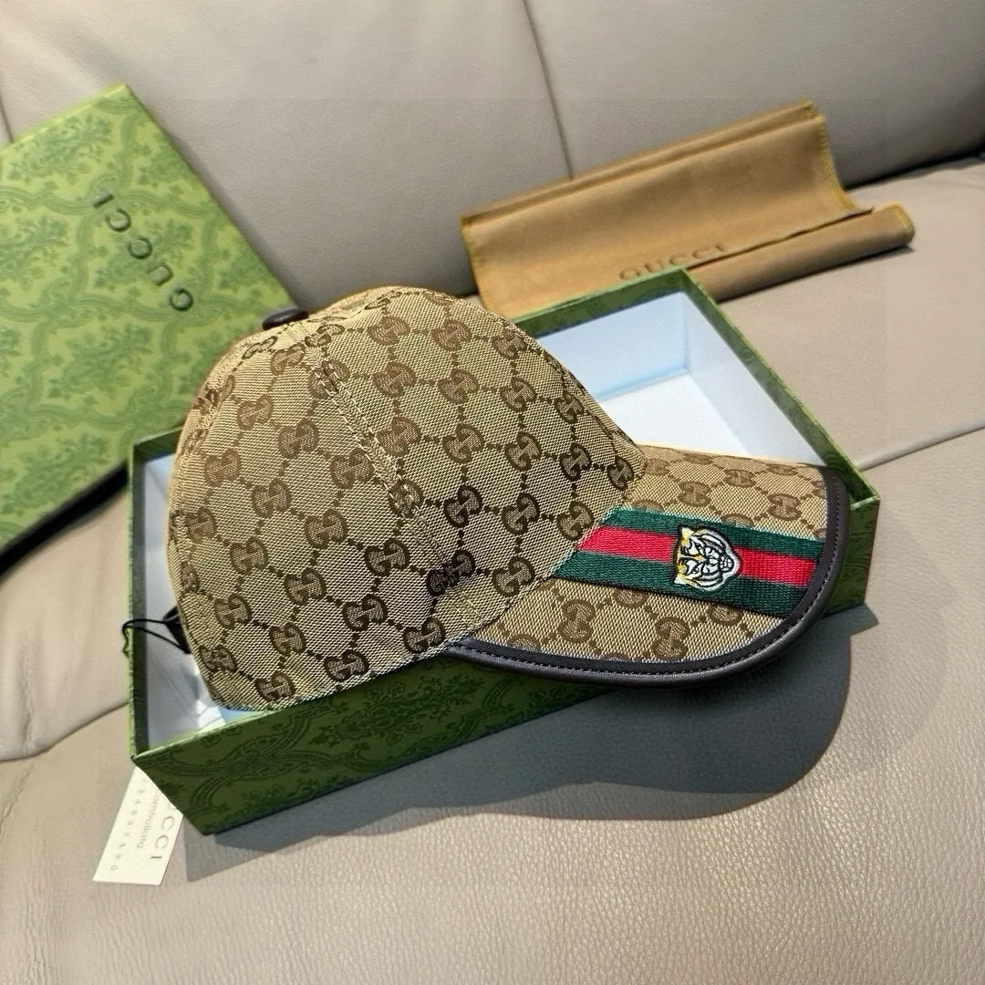 P150, Gucci's new original baseball cap, tiger head webbing, 1:1 mold customization, heavy embroidery, details comparable to those at counters, original canvas fabric + first-layer cowhide, great quality! The first choice for handsome men and beautiful women, fashionable and versatile. The basic head circumference is 56cm, and the patch is adjustable.