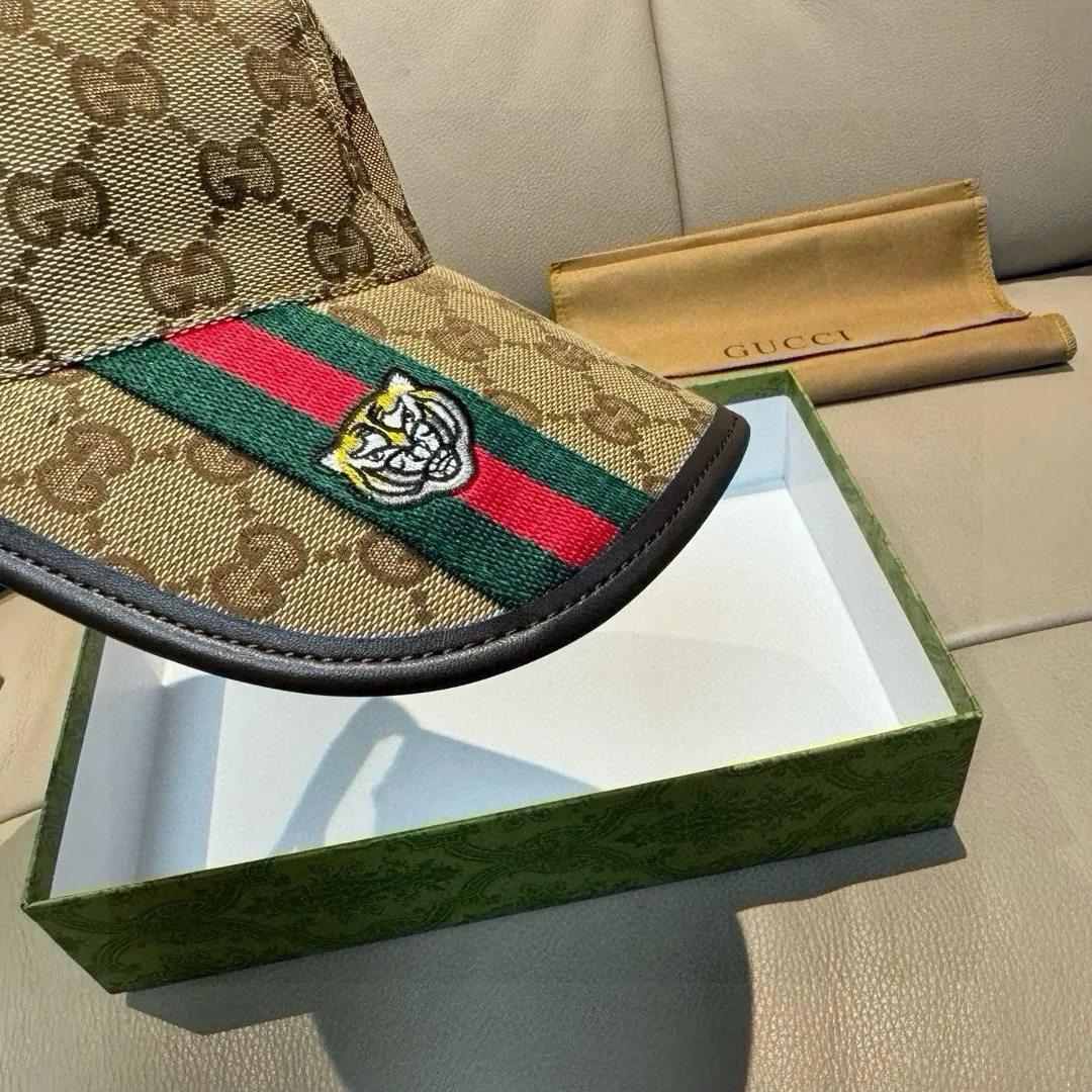 P150, Gucci's new original baseball cap, tiger head webbing, 1:1 mold customization, heavy embroidery, details comparable to those at counters, original canvas fabric + first-layer cowhide, great quality! The first choice for handsome men and beautiful women, fashionable and versatile. The basic head circumference is 56cm, and the patch is adjustable.