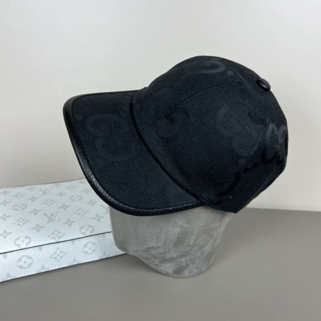 80💰Gucci (Gucci) new original baseball cap, metal small double G, the latest model at the counter, 1:1 mold customization, genuine mold hardware, original canvas fabric + first layer of cowhide, original quality! The quality is great, the basic head circumference is 56cm, and the patch is adjustable.