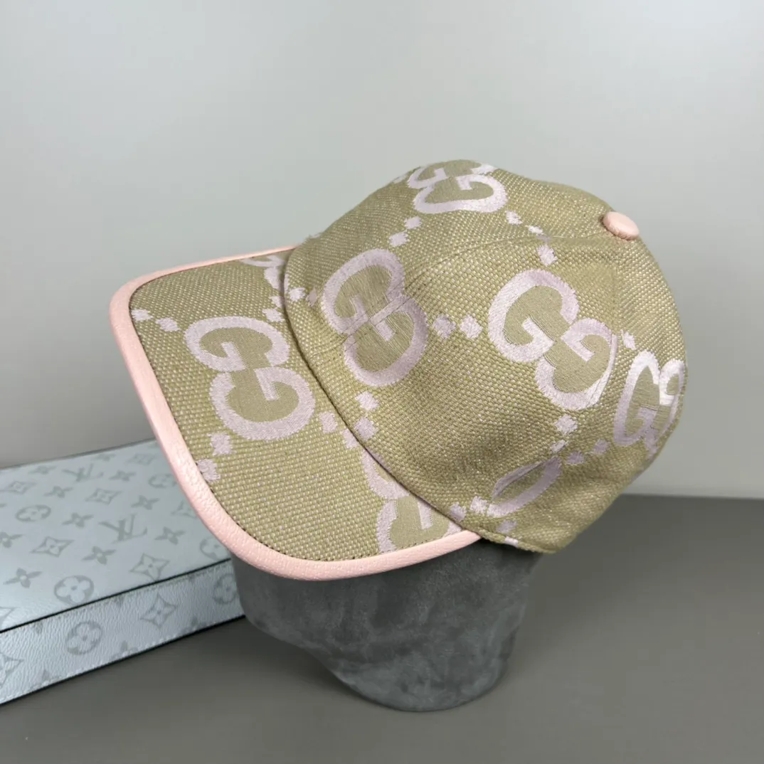 80💰Gucci (Gucci) new original baseball cap, metal small double G, the latest model at the counter, 1:1 mold customization, genuine mold hardware, original canvas fabric + first layer of cowhide, original quality! The quality is great, the basic head circumference is 56cm, and the patch is adjustable.