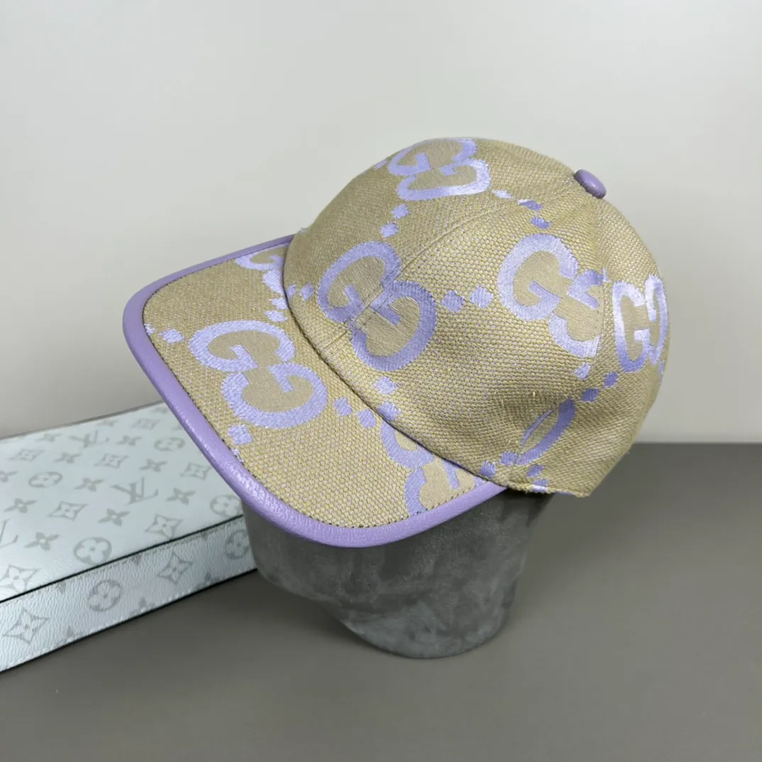 80💰Gucci (Gucci) new original baseball cap, metal small double G, the latest model at the counter, 1:1 mold customization, genuine mold hardware, original canvas fabric + first layer of cowhide, original quality! The quality is great, the basic head circumference is 56cm, and the patch is adjustable.