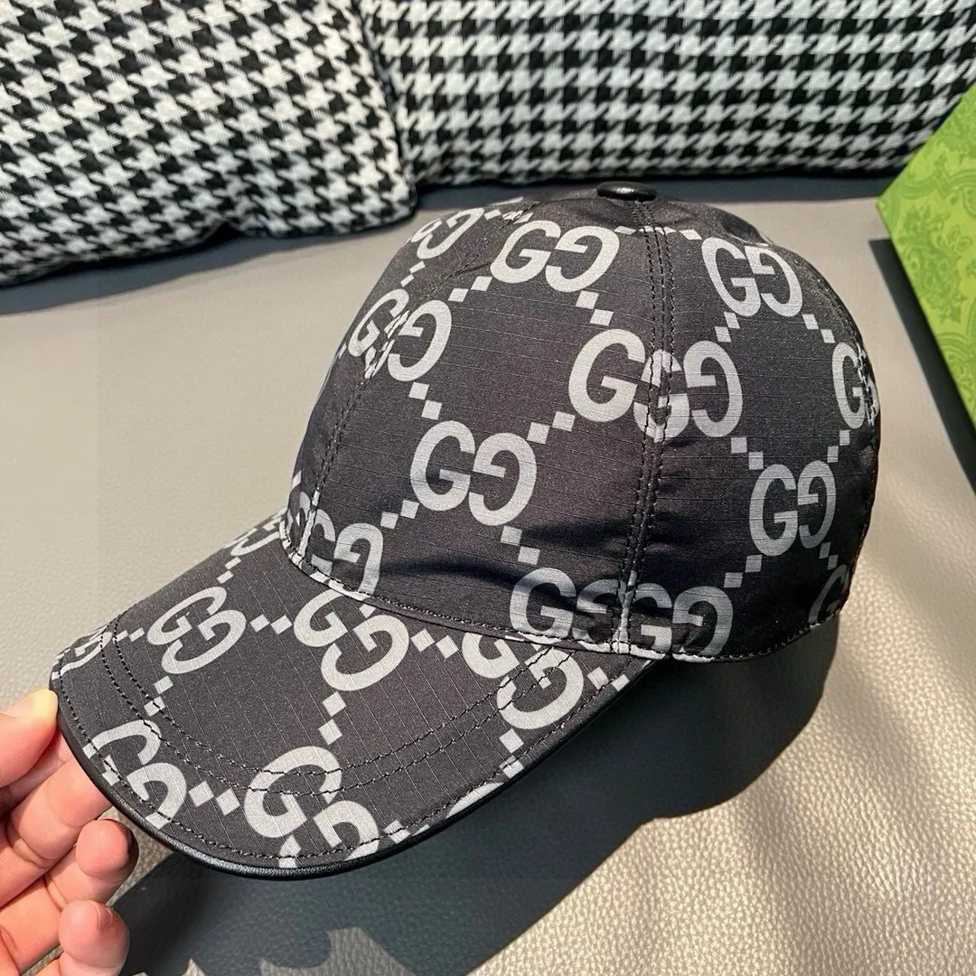 Batch 90, new model shipped from the official website, with packaging bag, Gucci's latest original baseball cap, large double G, 1:1 mold customization at the counter, perfect pattern, original canvas fabric + first-layer cowhide, light and breathable! The basic head circumference is 56cm, and the patch is adjustable.