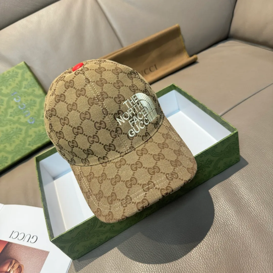 P90, Gucci's new original baseball cap, North Face embroidery! Counter 1:1, imported canvas + first-layer cowhide, popular for purchasing, versatile style for men and women, great quality! The basic head circumference is 56cm, and the patch is adjustable.