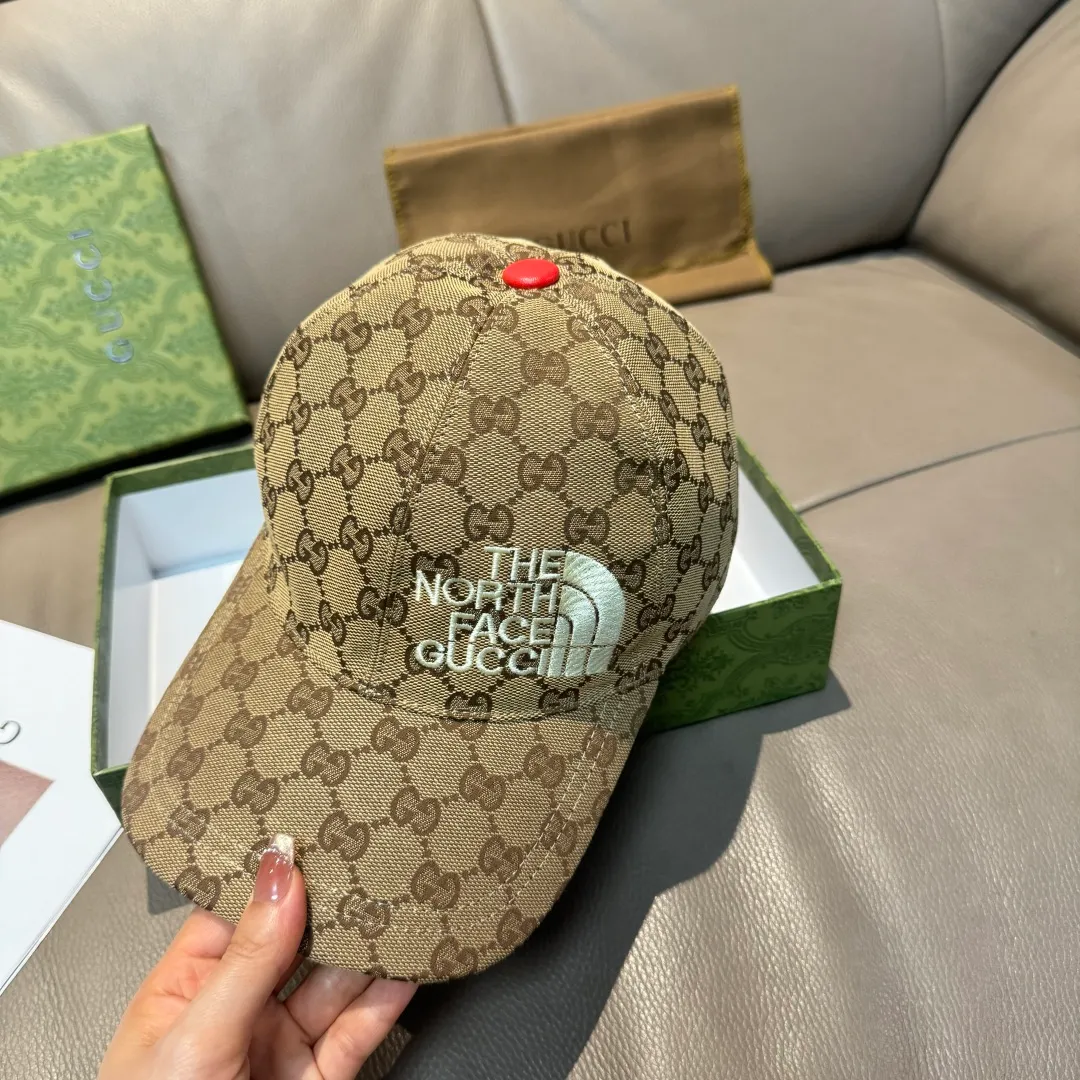 P90, Gucci's new original baseball cap, North Face embroidery! Counter 1:1, imported canvas + first-layer cowhide, popular for purchasing, versatile style for men and women, great quality! The basic head circumference is 56cm, and the patch is adjustable.