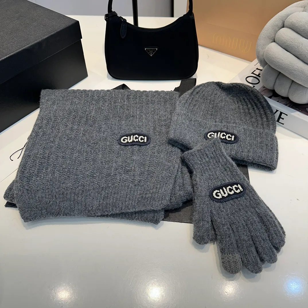 P180 Gucci Gucci three-piece set👏rabbit wool + cashmere knitted scarf and hat set, warm and fashionable, comfortable and soft texture, versatile style💑unisex, couple style