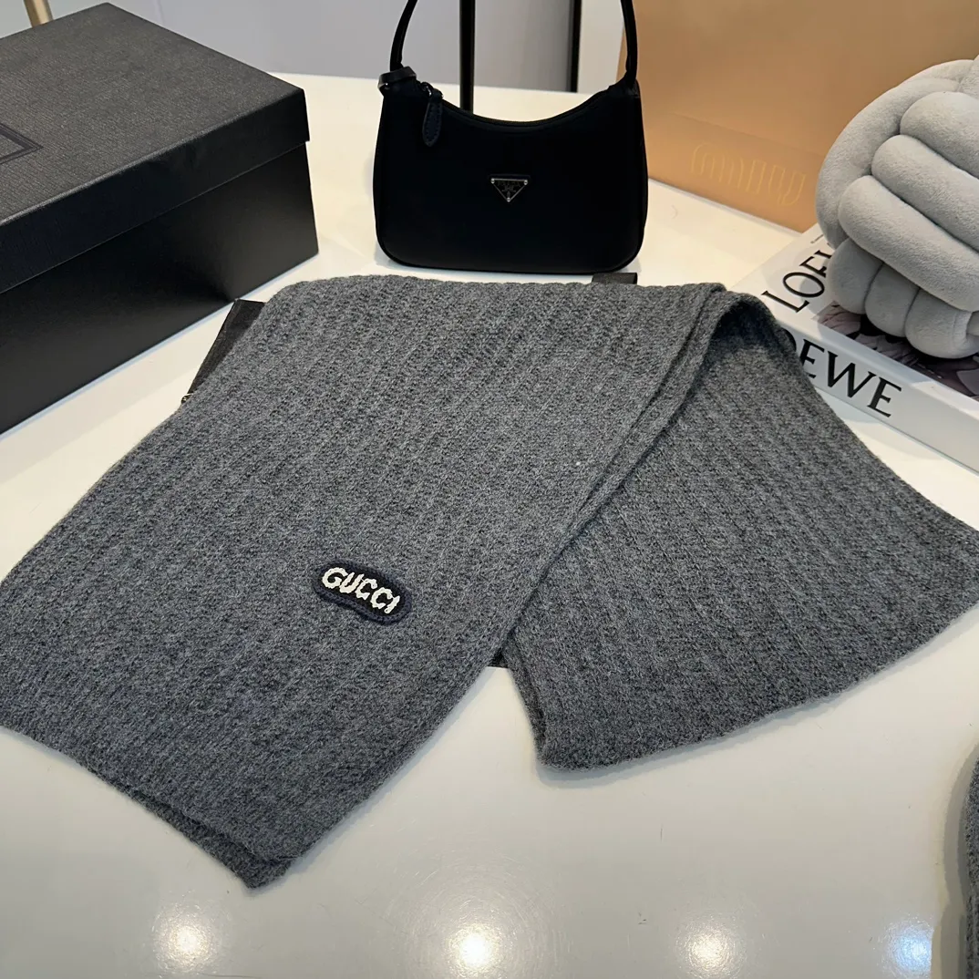P180 Gucci Gucci three-piece set👏rabbit wool + cashmere knitted scarf and hat set, warm and fashionable, comfortable and soft texture, versatile style💑unisex, couple style