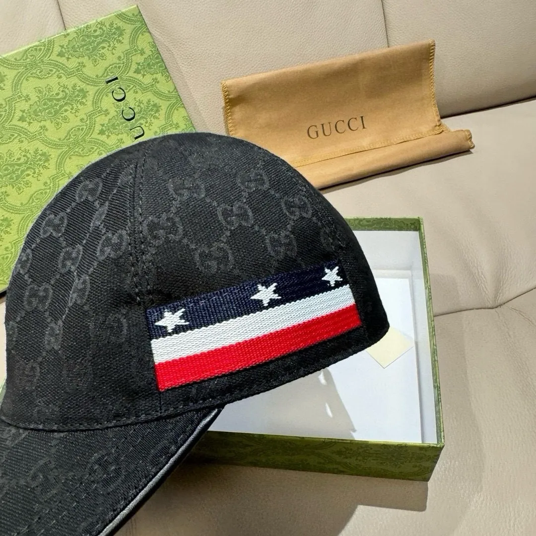 p90, Gucci (Gucci) classic original baseball cap, five-star webbing, 1:1 mold customization, original canvas + first-layer cowhide, popular purchasing agent, versatile style for men and women, great quality! The basic head circumference is 56cm, and the patch is adjustable.