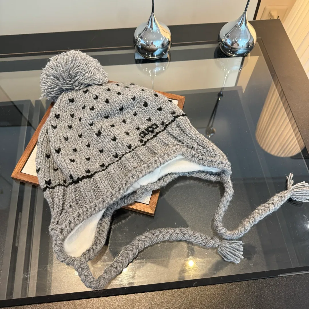 💰100¥ Gucci new knitted ear protection hat, head circumference 57cm
