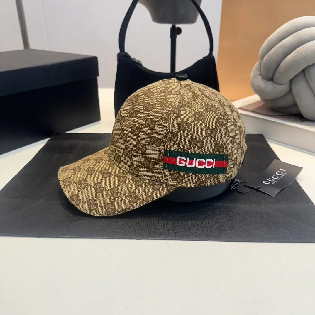 P54 GUCCI Gucci baseball cap👒 The workmanship is very exquisite, high-end and classy! Low-key luxury, easy to carry!
