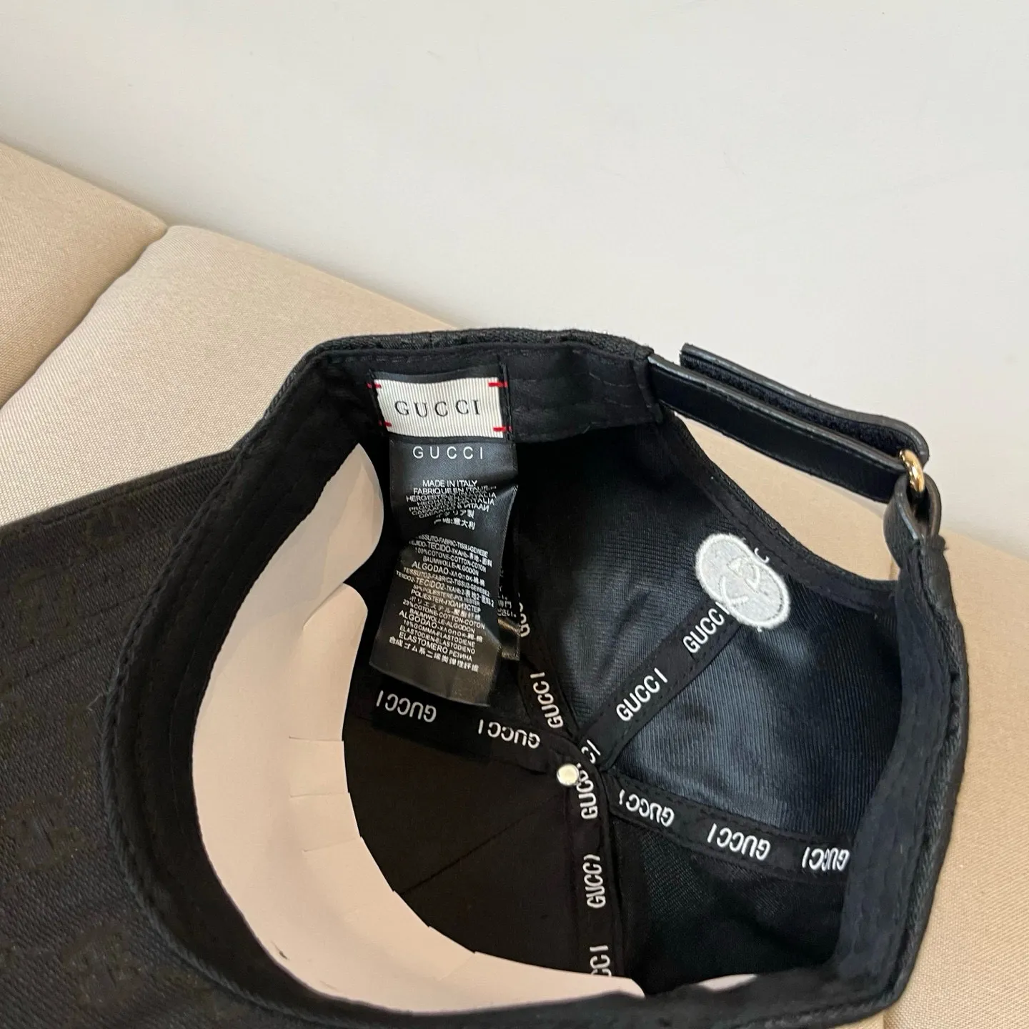 P60 Gucci Baseball Cap♥️GUCCI🧢New product from the official website, baseball cap, original quality, very popular 🔥🎩 The craftsmanship is very exquisite, high-end and classy! Low-key luxury, easy to carry! Running volume!